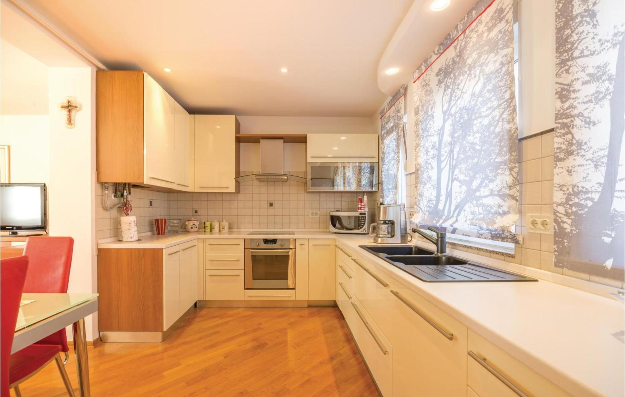 Cozy Apartment In Rijeka With Kitchen Kültér fotó