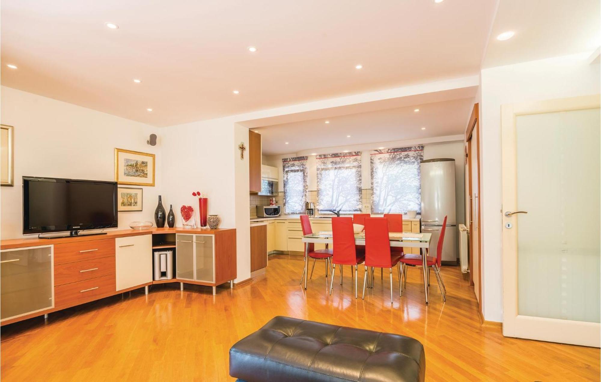 Cozy Apartment In Rijeka With Kitchen Kültér fotó